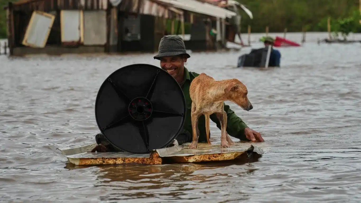 Image3 Man rescuing dog in Jamaica Credit Ramon Espinosa